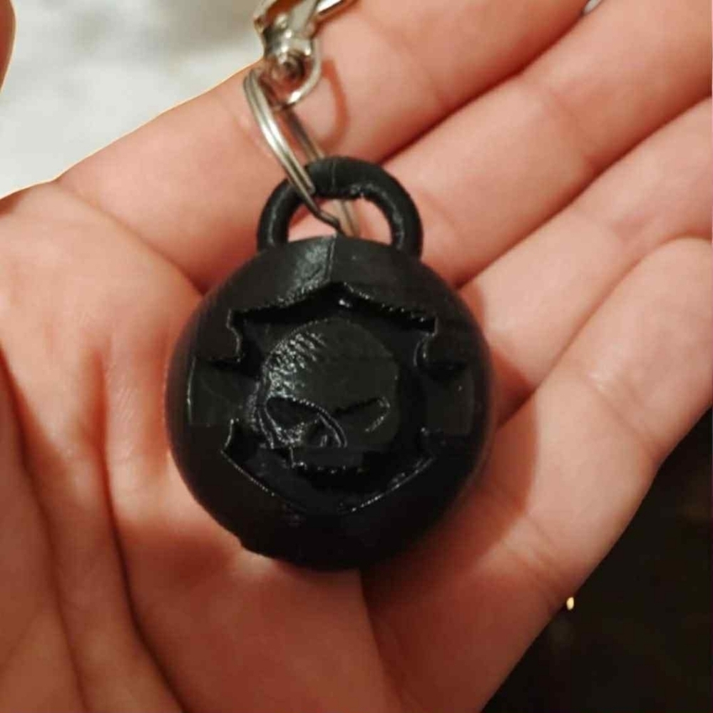 ♥️
Black Skull Home Accent Keychain - Picture 2 of 2